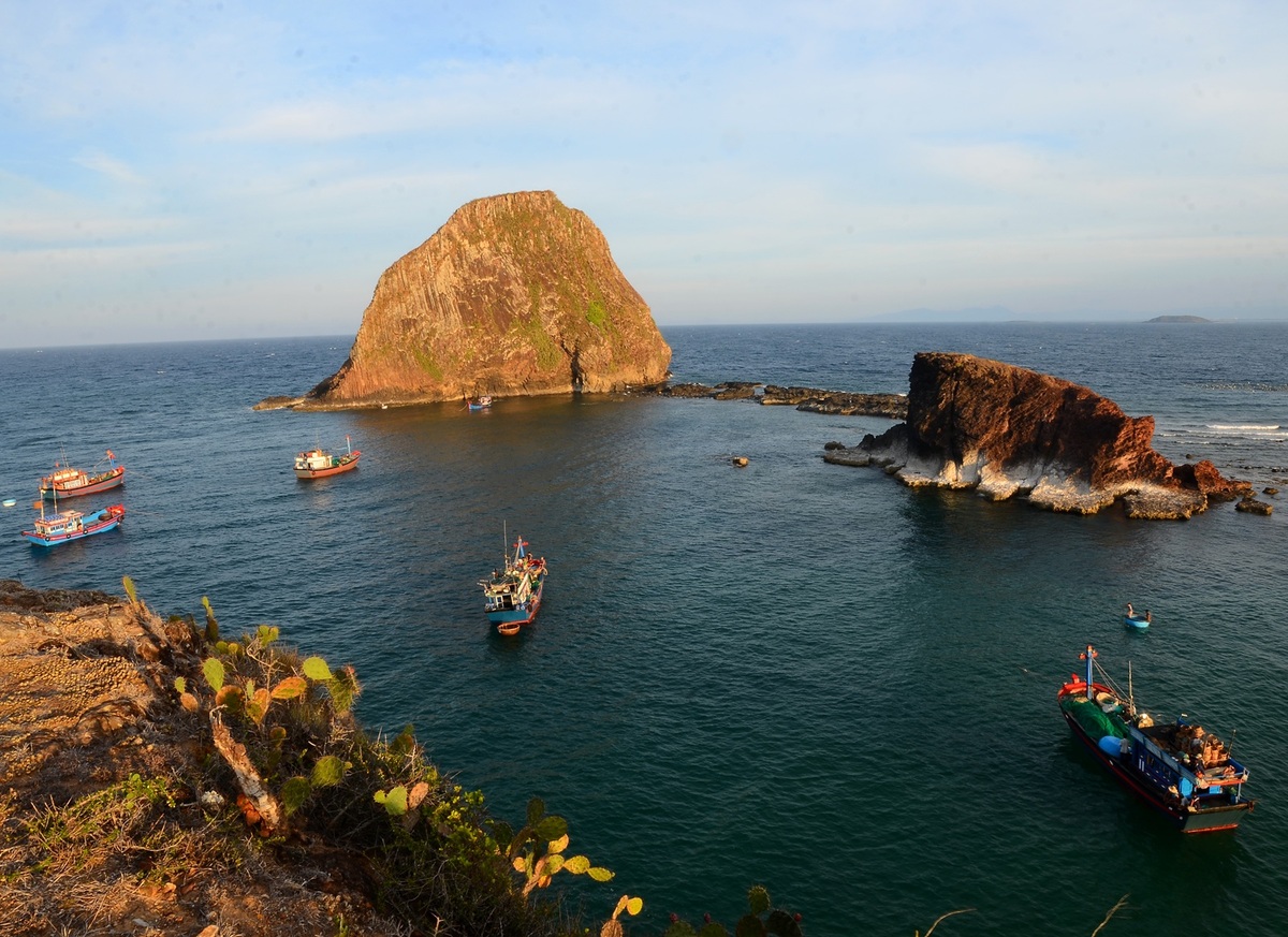 Discover the beauty of Hon Yen island (Phu Yen, Vietnam)